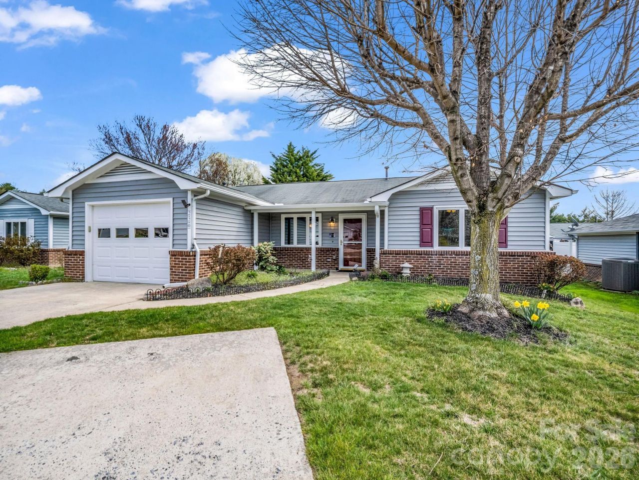 220 Dartcrest Drive, Hendersonville, NC 28792 Main Photo