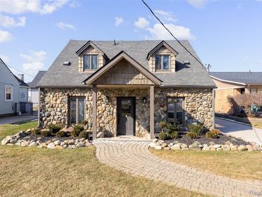 39401 Lakeshore Drive, Harrison Twp, MI 48045