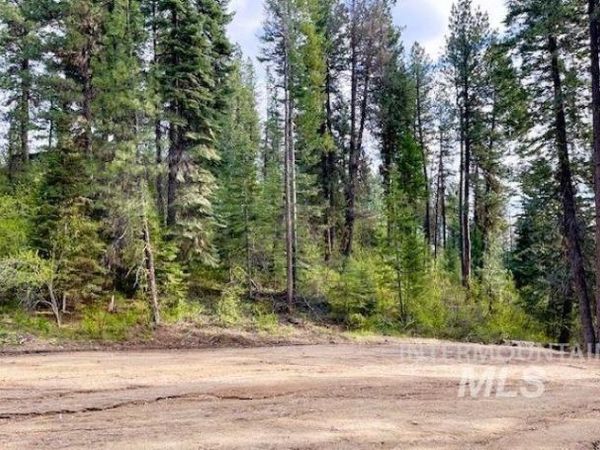 10 Shadow Rd, Garden Valley, ID 83622