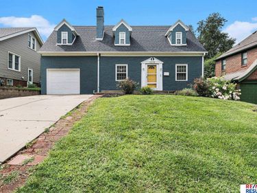 4215 Woolworth Avenue, Omaha, NE 68105