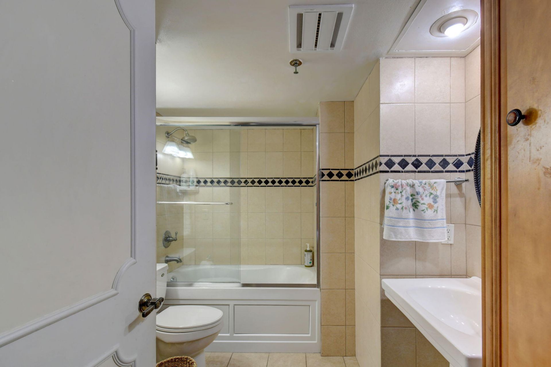 300 Golfview Road, Unit 407, North Palm Beach, FL 33408 Photo