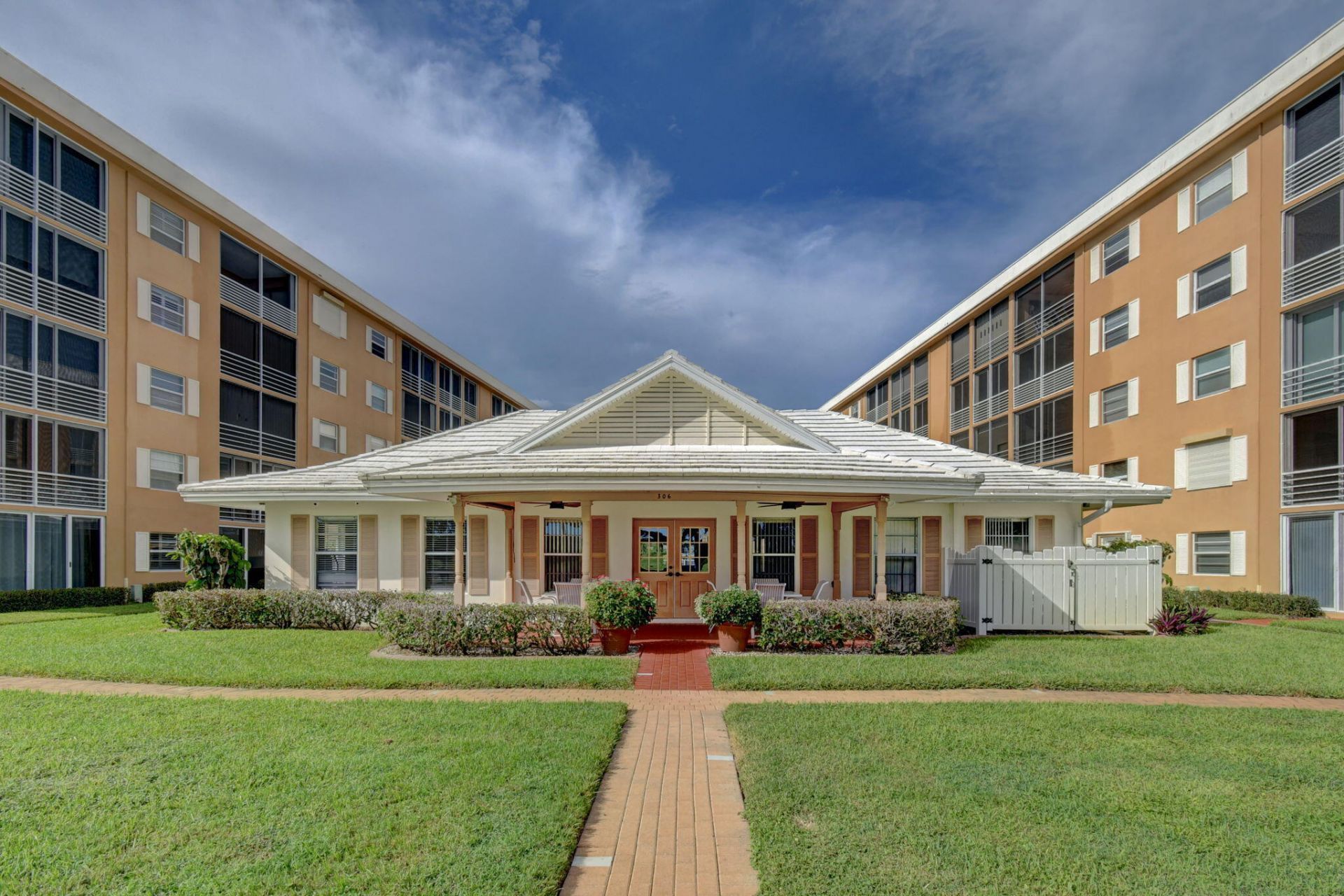 300 Golfview Road, Unit 407, North Palm Beach, FL 33408 Photo