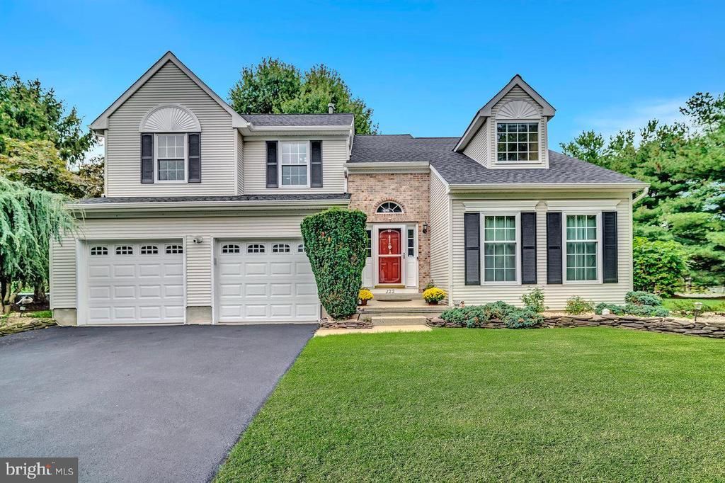 222 Ivanhoe Drive, Robbinsville, NJ 08691 Main Photo