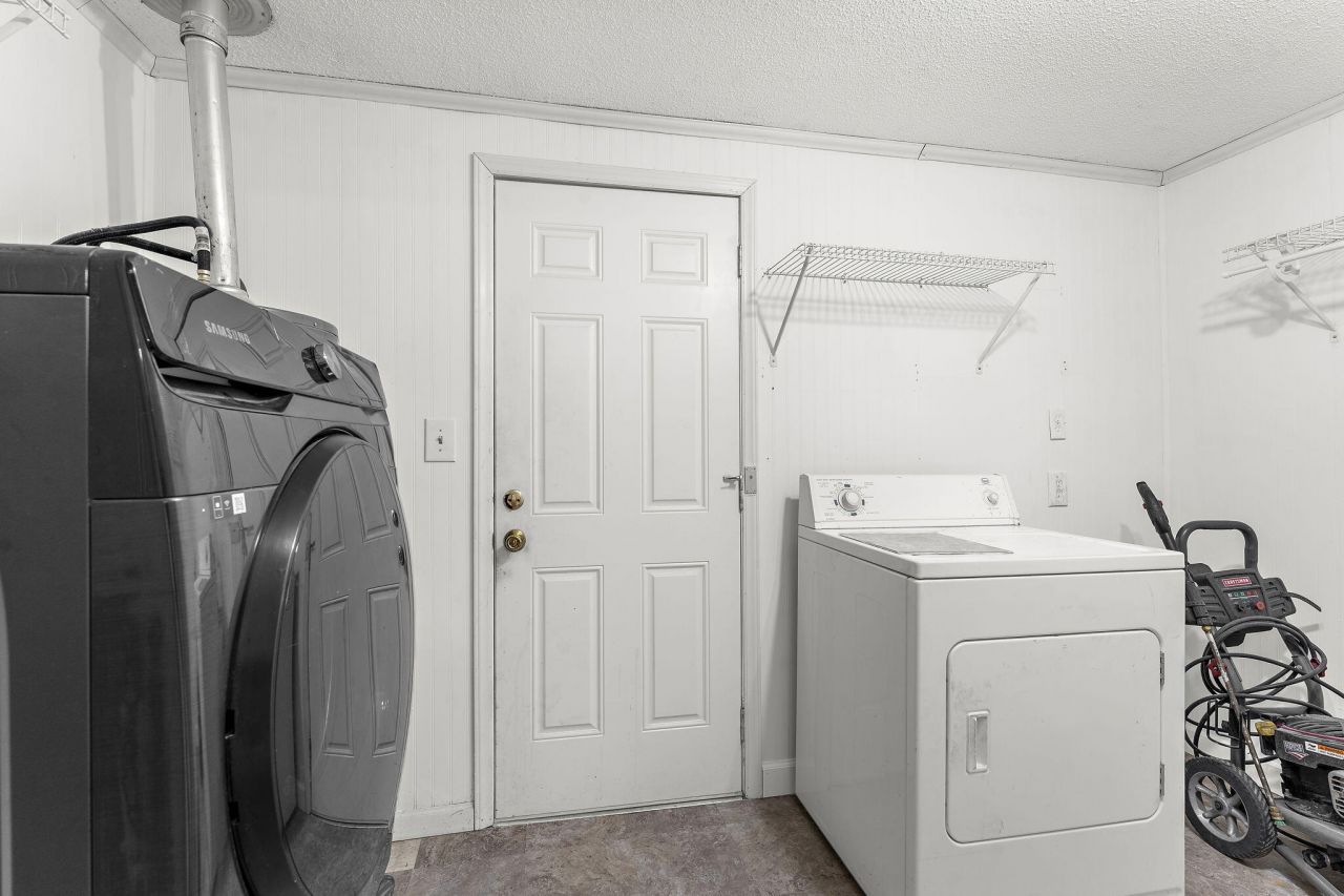 204 Falcon Drive Photo 23