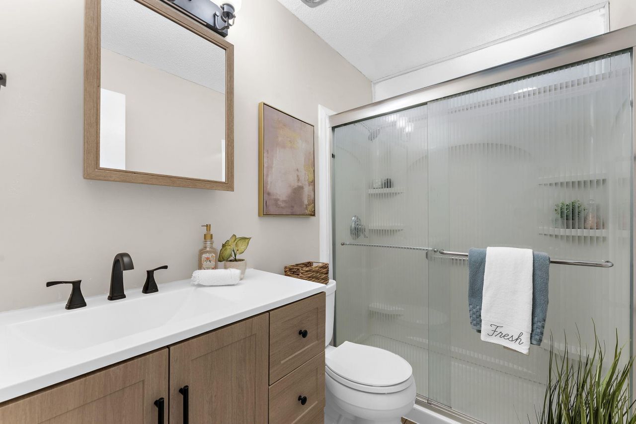 204 Falcon Drive Photo 32