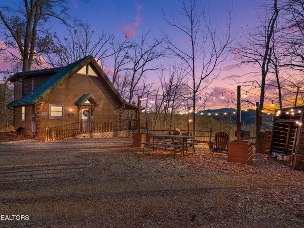 4361 Oakland Way, Gatlinburg, TN 37738