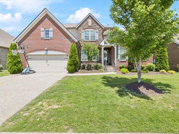 743 Burgess Dr , Goodlettsville, TN 37072