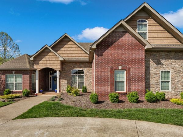 1076 Willow Cir, Clarksville, TN 37043