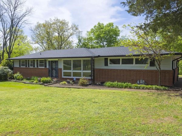 127 Riviera Dr, Hendersonville, TN 37075