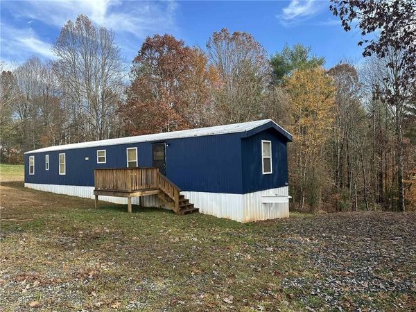 137 Cedar Point Drive , Mount Airy, NC 27030