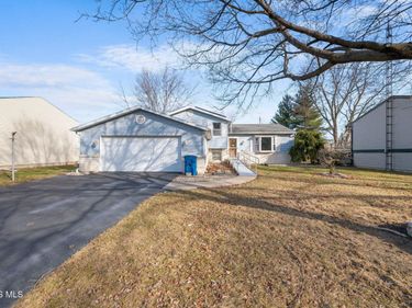 7426 Starcrest Road, Perrysburg, OH 43551