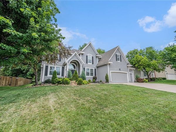 7325 OAKVIEW Street, Shawnee, KS 66216