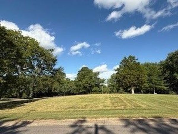 1605 Oak Mountain Dr , Columbia, TN 38401