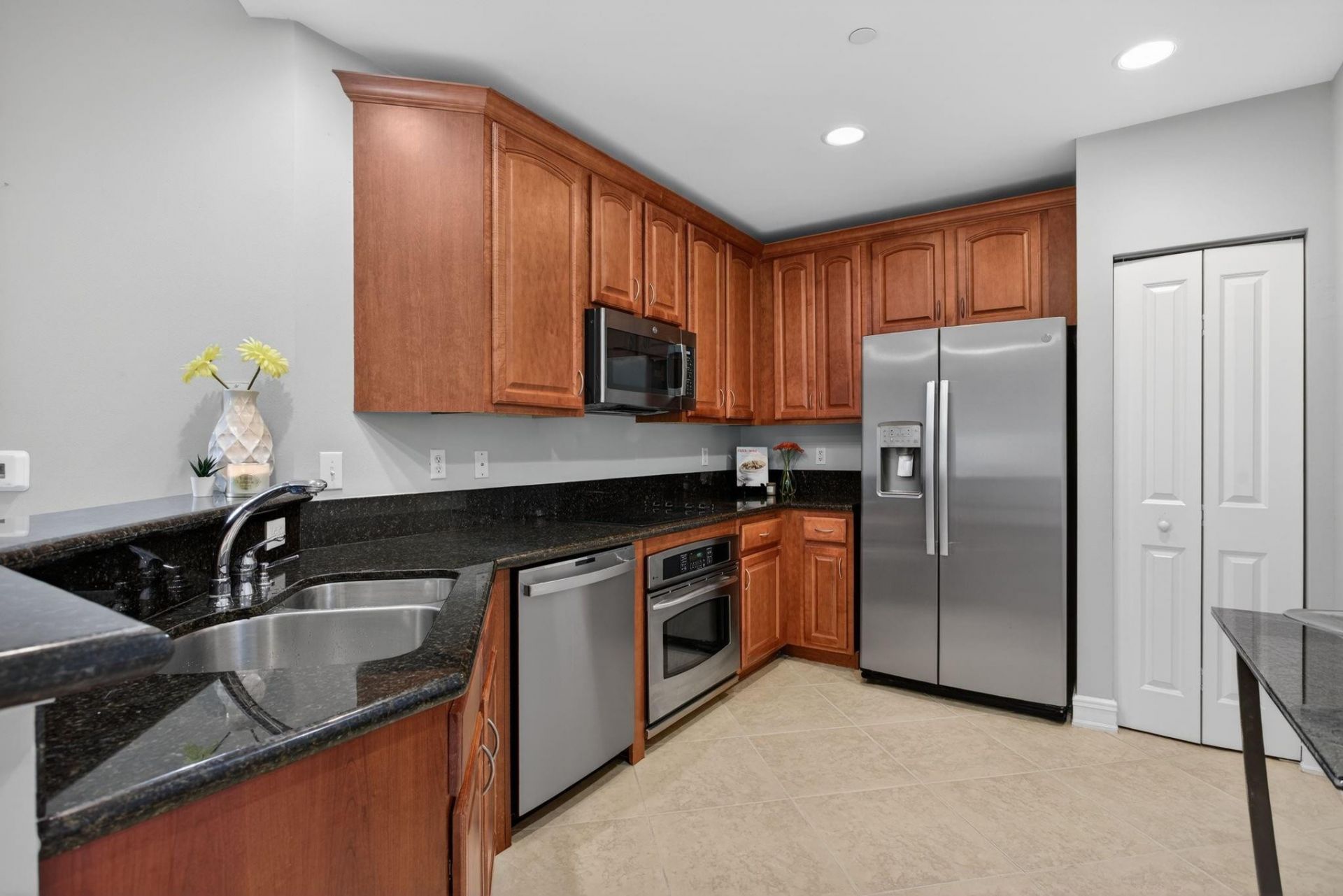 16102 Emerald Estates Dr, Unit 325, Weston, FL 33331 Photo