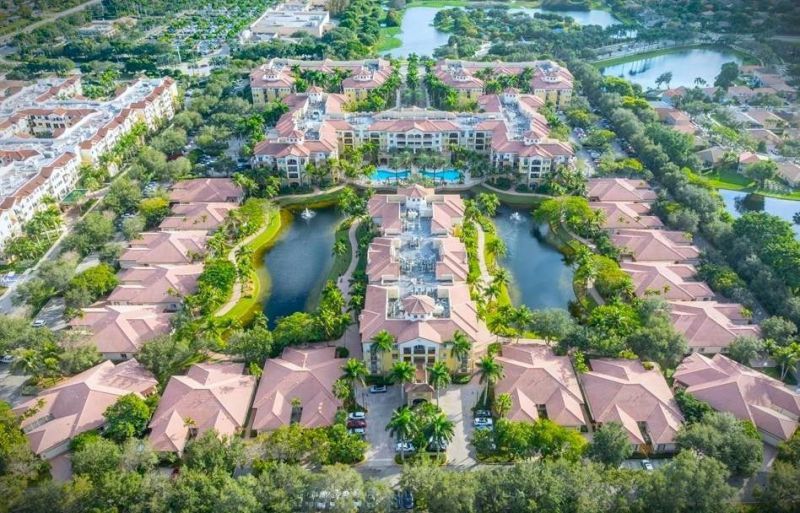 16102 Emerald Estates Dr, Unit 325, Weston, FL 33331 Photo