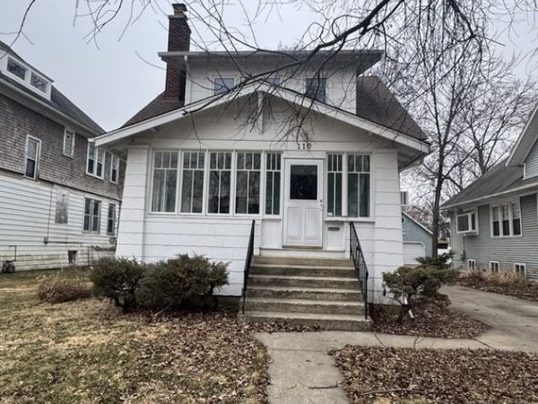 110 N Pine Street , Elmhurst, IL 60126