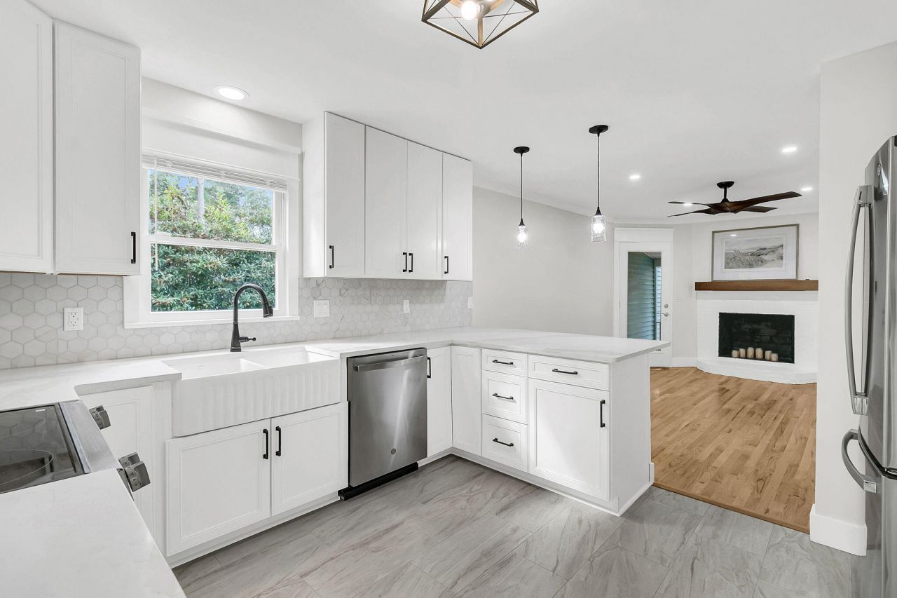 1830 Kempton Avenue Photo 13