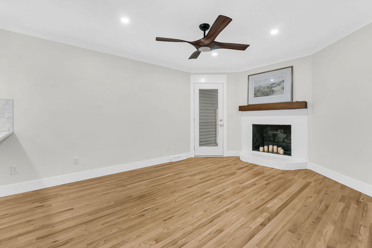 1830 Kempton Avenue Photo 17