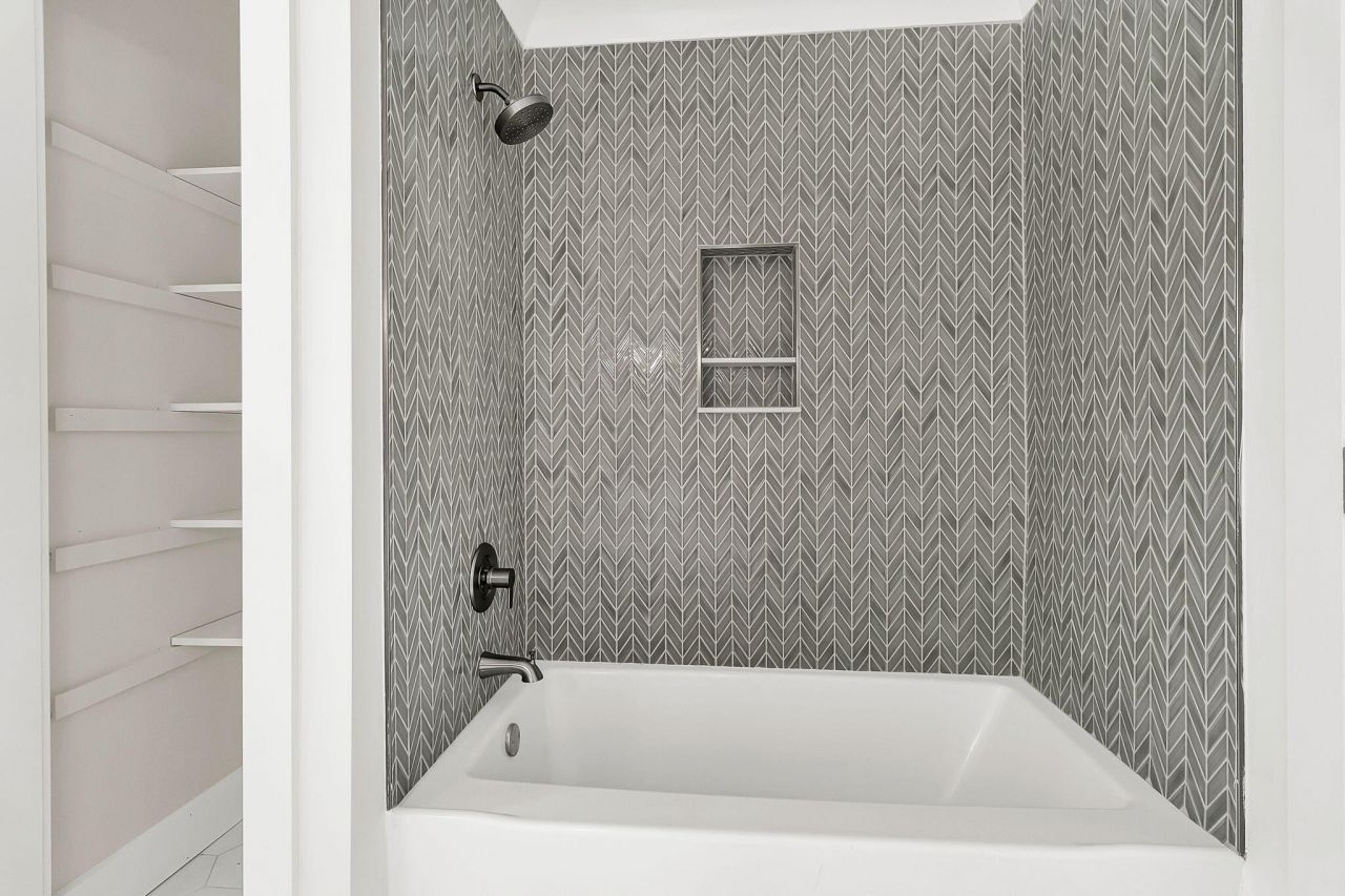 1830 Kempton Avenue Photo 23