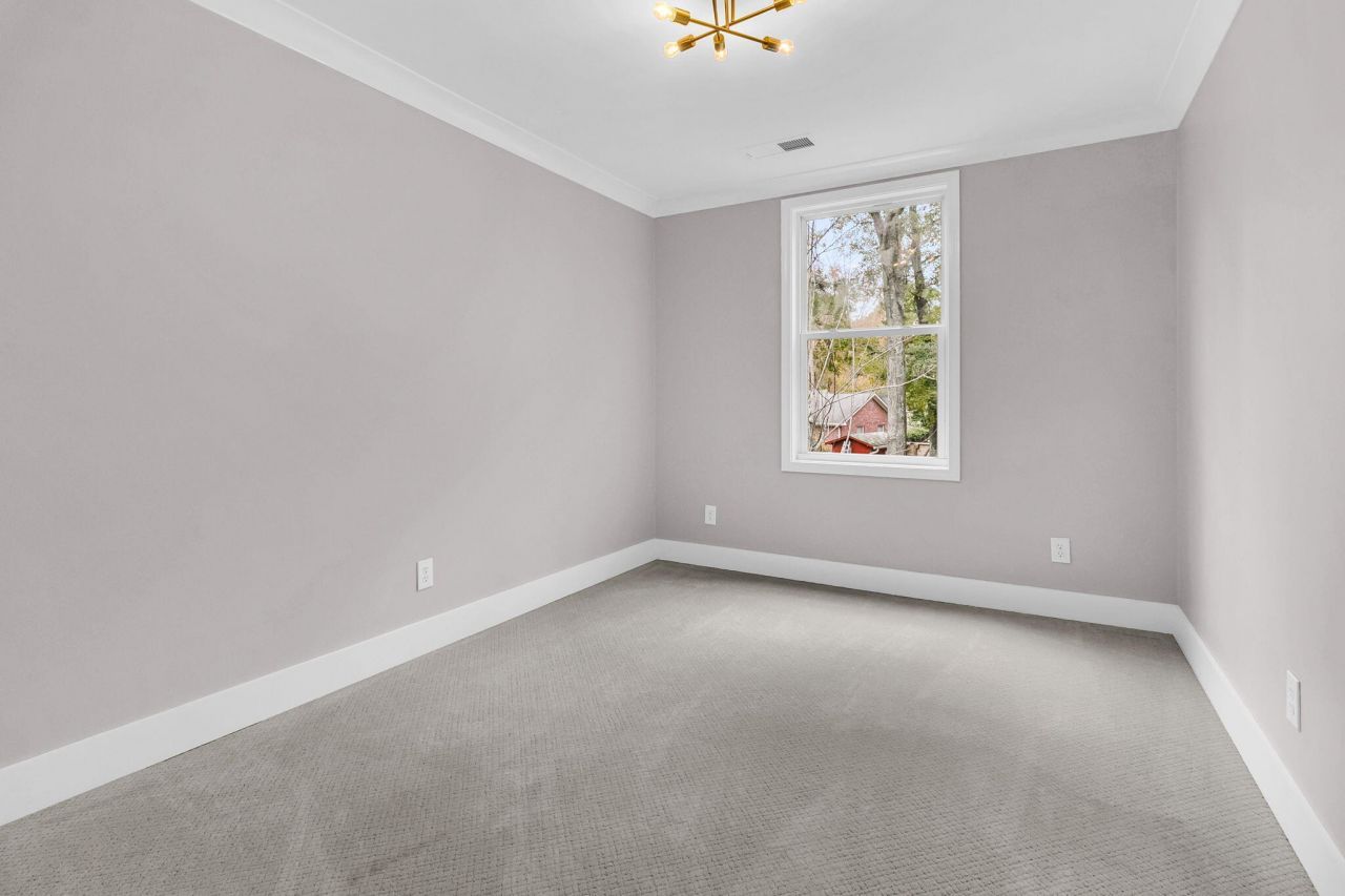 1830 Kempton Avenue Photo 32