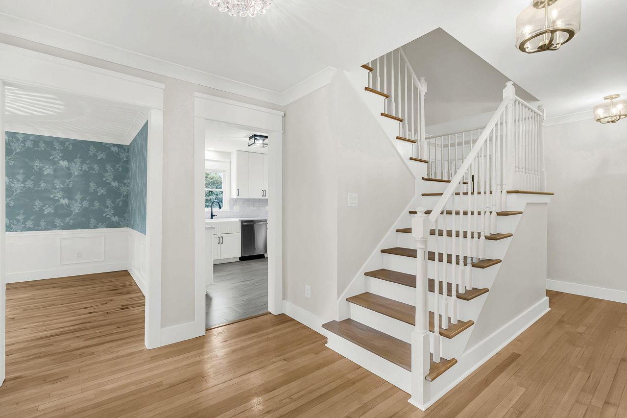 1830 Kempton Avenue Photo 8