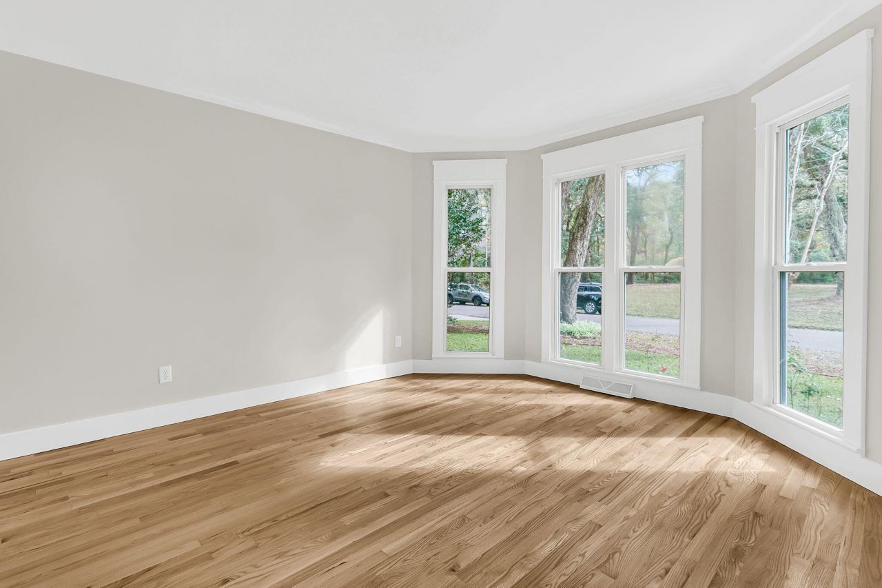 1830 Kempton Avenue Photo 9