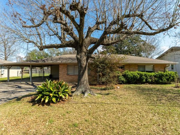 4439 Oaklawn , Lake Charles, LA 70605