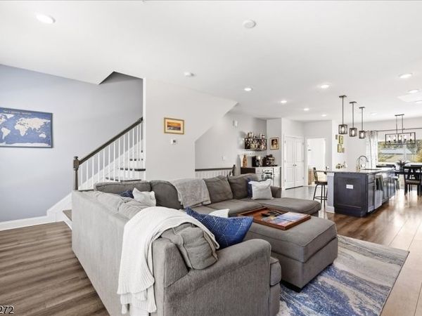 905 Abbe Rd, Little Falls, NJ 07424