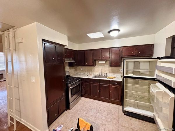 1264 Metcalf Avenue , Bronx, NY 10472