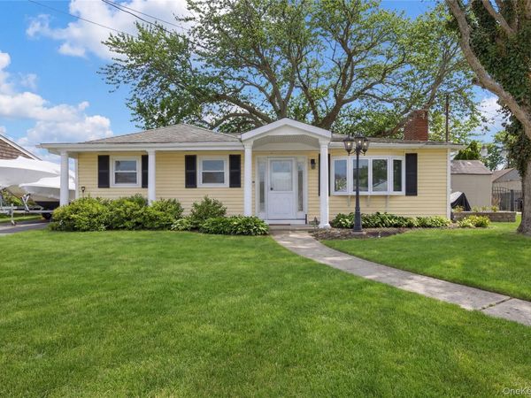 25 Dolphin Road , East Quogue, NY 11942