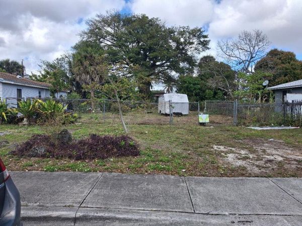 3023 NW 7th Street, Fort Lauderdale, FL 33311