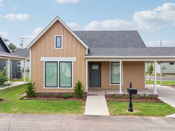 212 S Bluff Street , Unit B, Catoosa, OK 74015