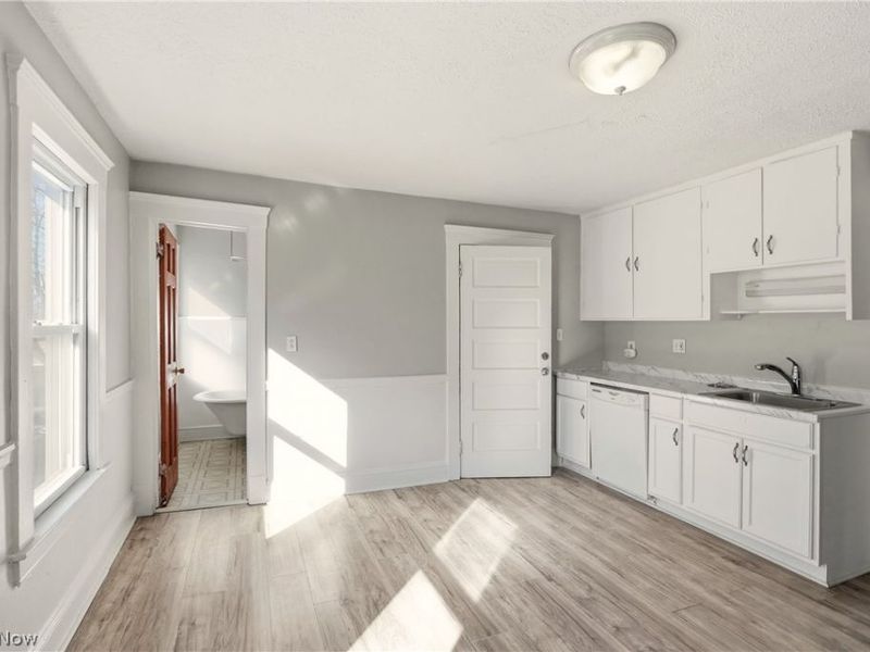 2064 Halstead Avenue, Lakewood, OH 44107 Photo 30