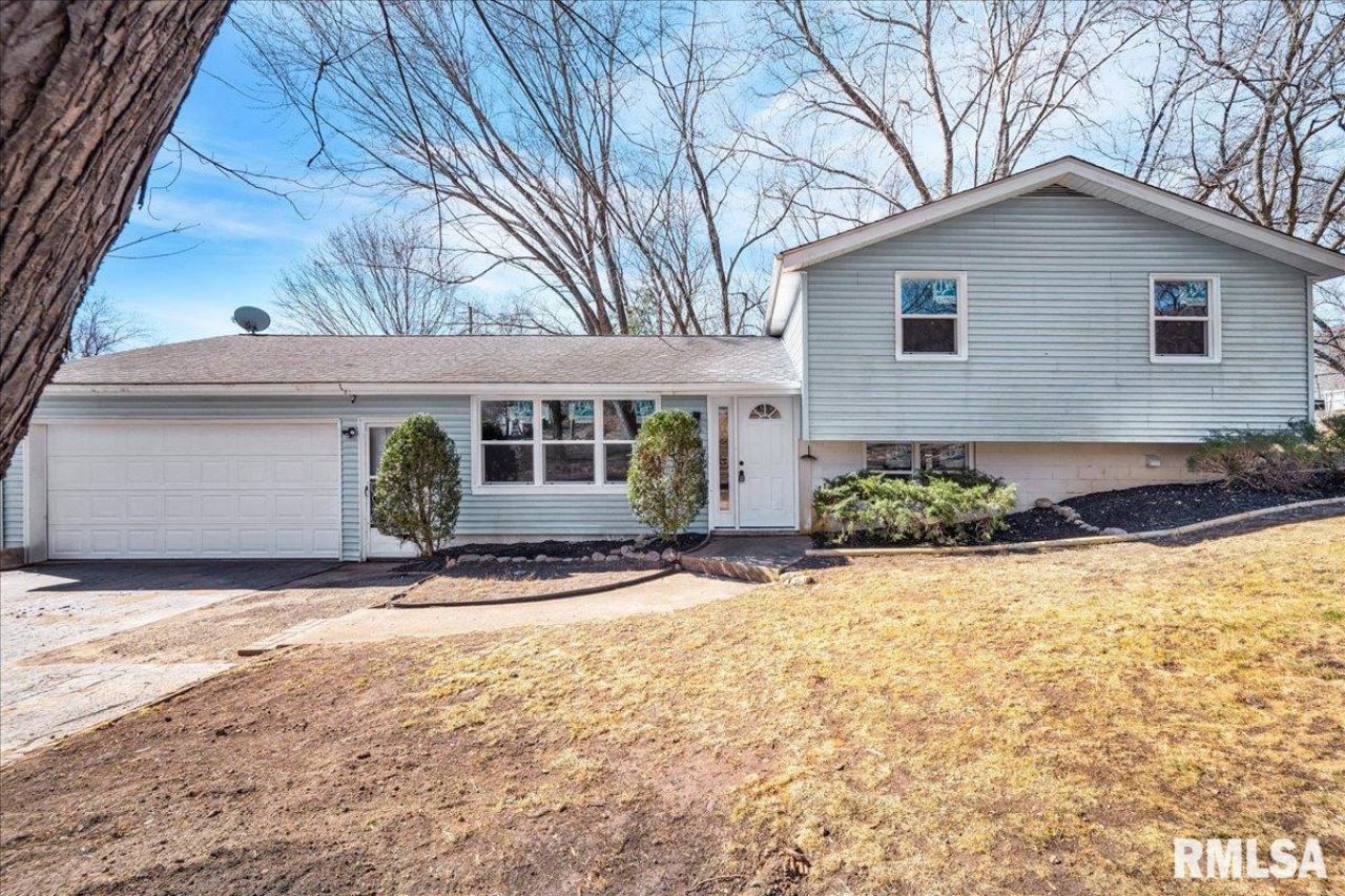 1129 N Leroy Street, East Peoria, IL 61611 Main Photo