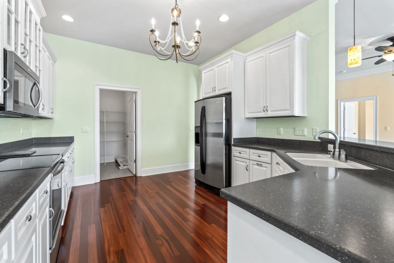 249 Venice Way  Photo 10