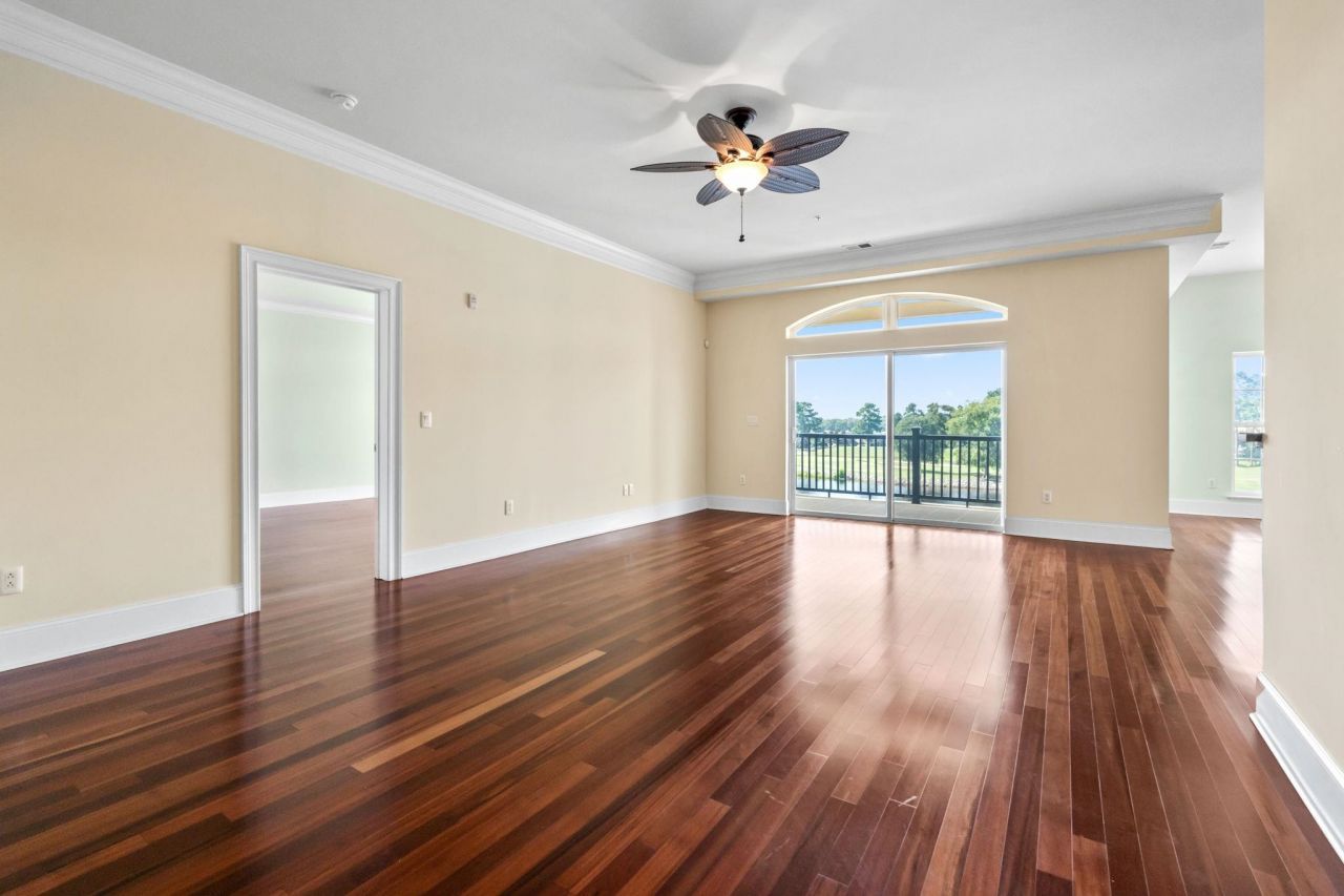 249 Venice Way  Photo 4