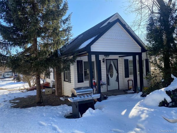 46 Leonard Street , Smithtown, NY 11787