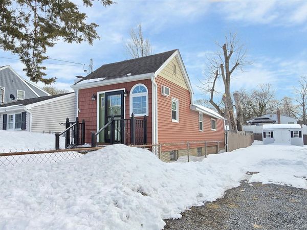 84 Wyona Avenue , Selden, NY 11784