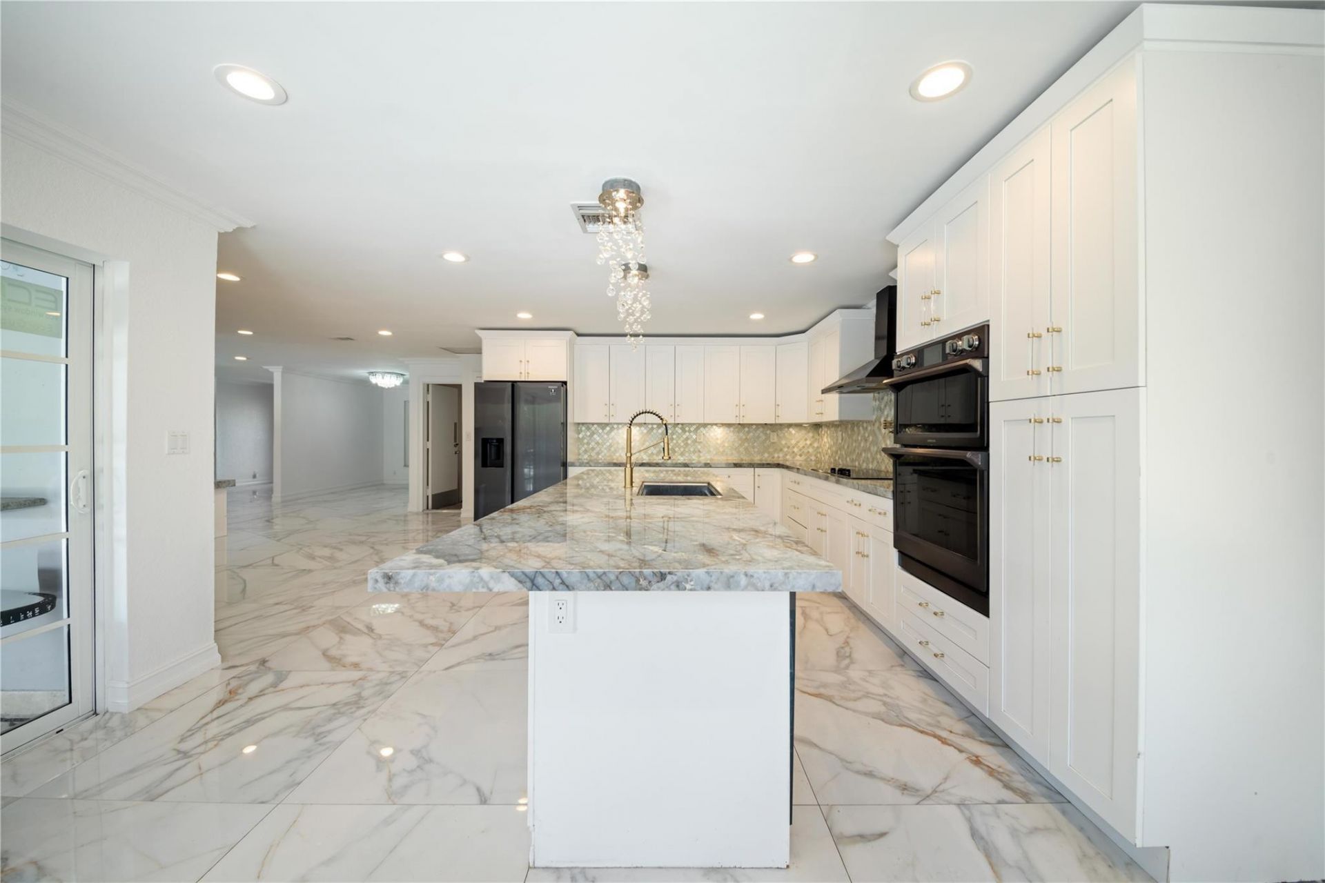 16770 Lakeview Court, Weston, FL 33326 Photo