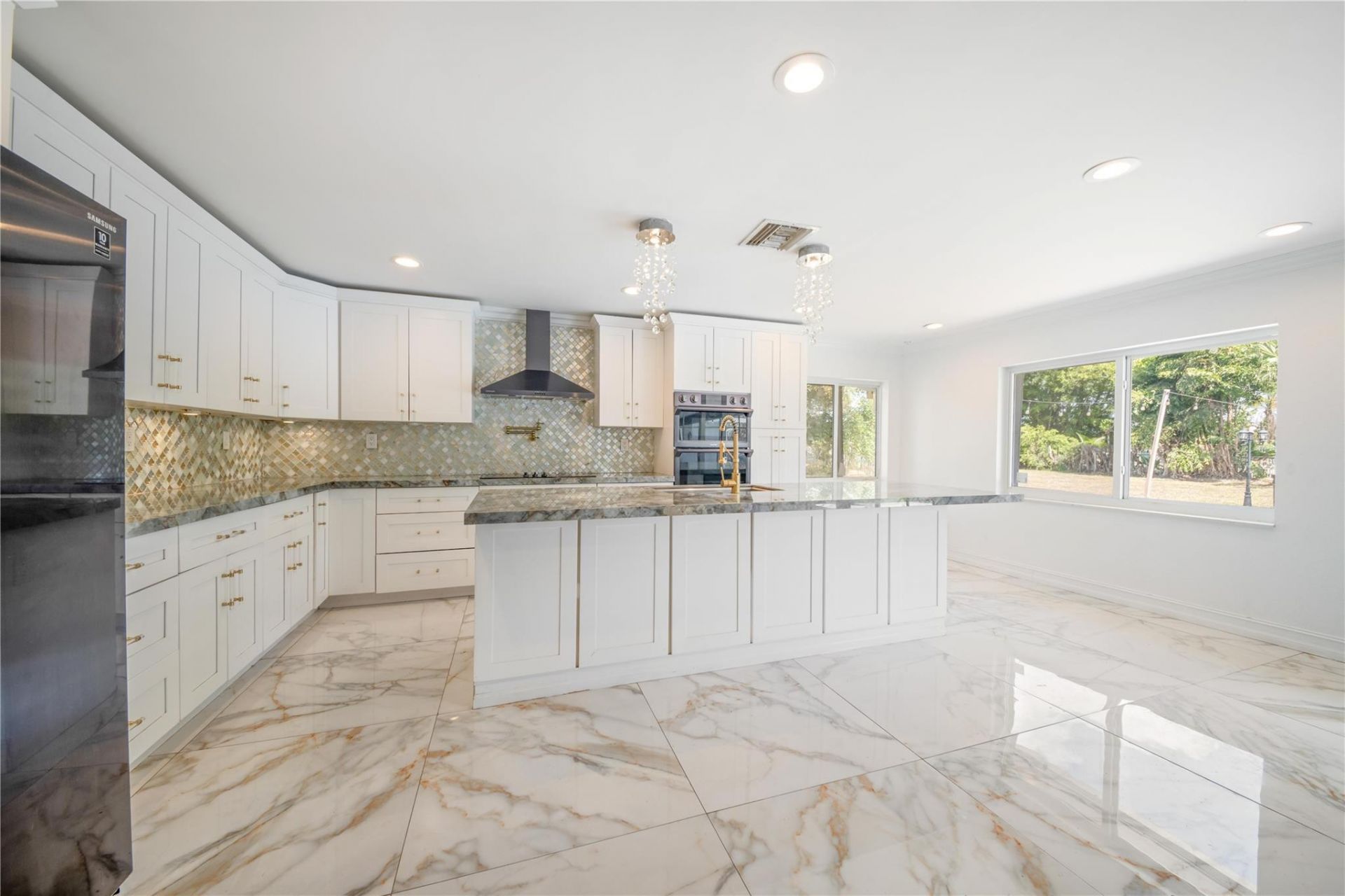 16770 Lakeview Court, Weston, FL 33326 Photo