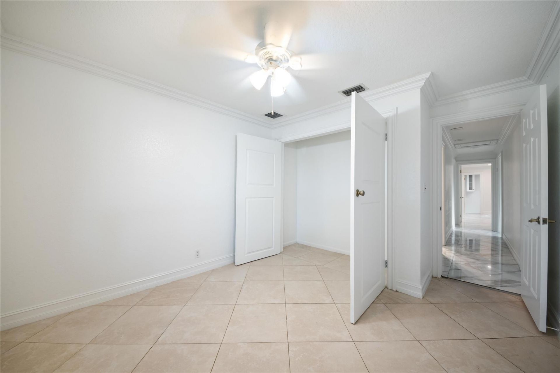 16770 Lakeview Court, Weston, FL 33326 Photo