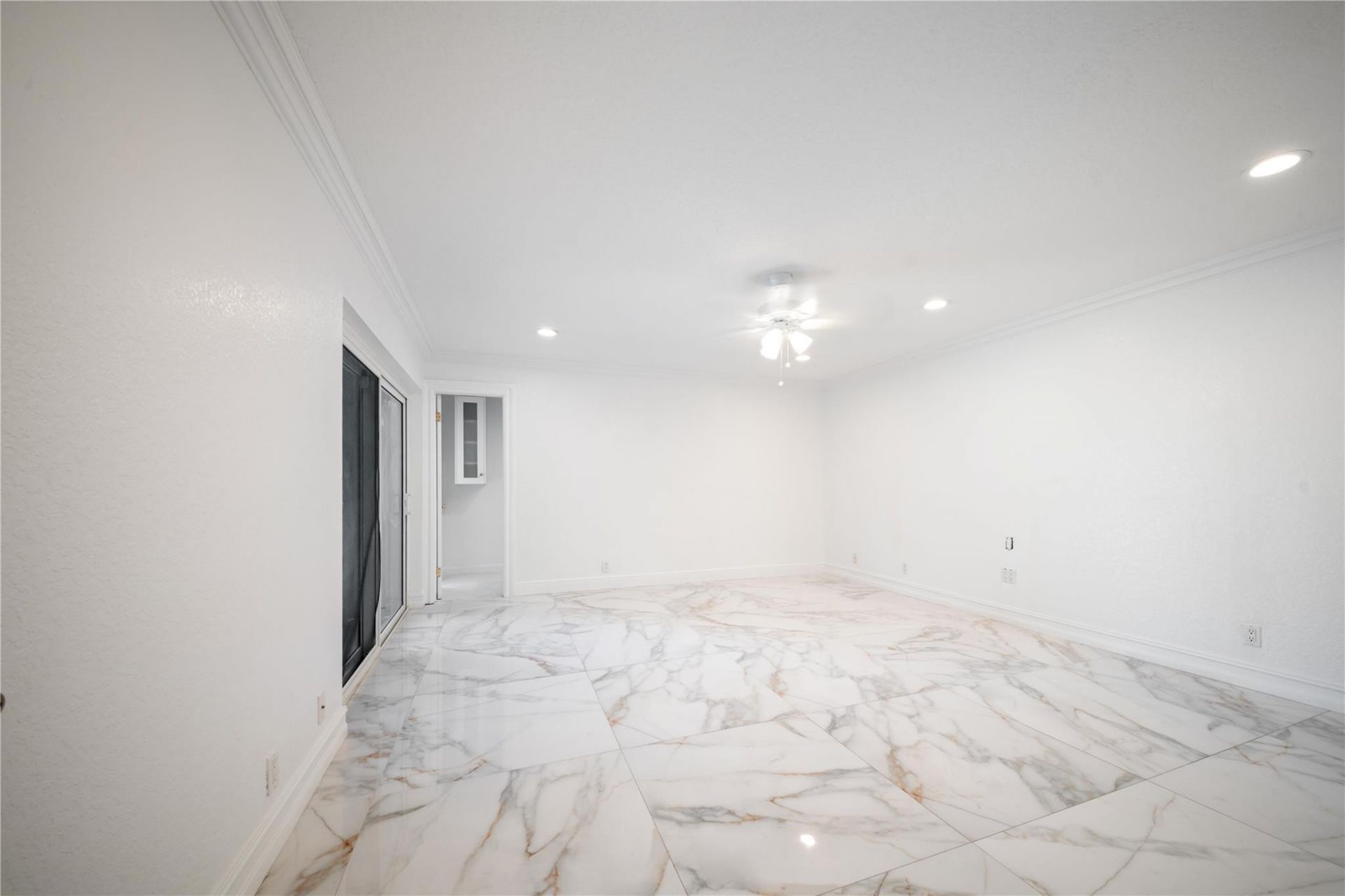 16770 Lakeview Court, Weston, FL 33326 Photo