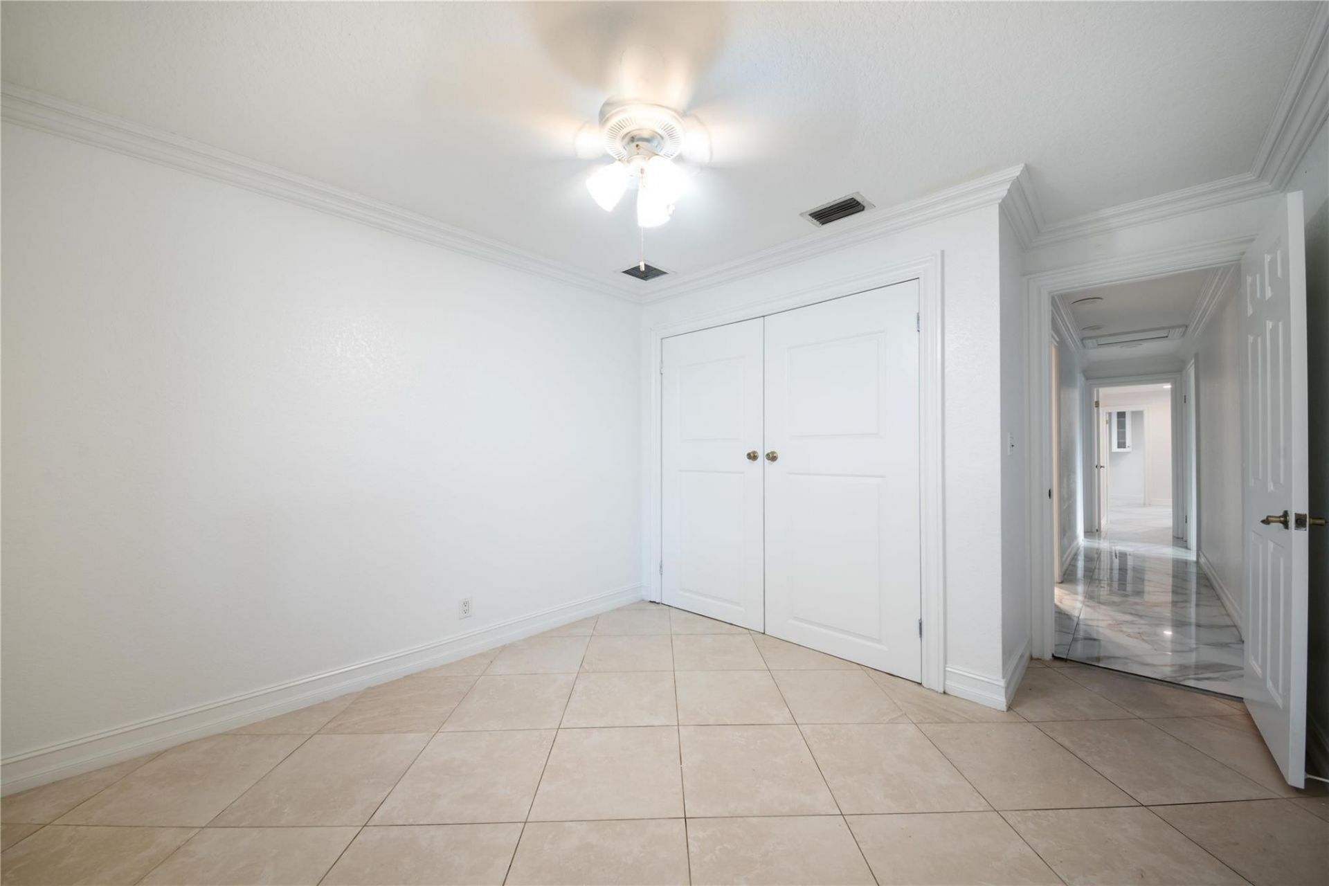 16770 Lakeview Court, Weston, FL 33326 Photo