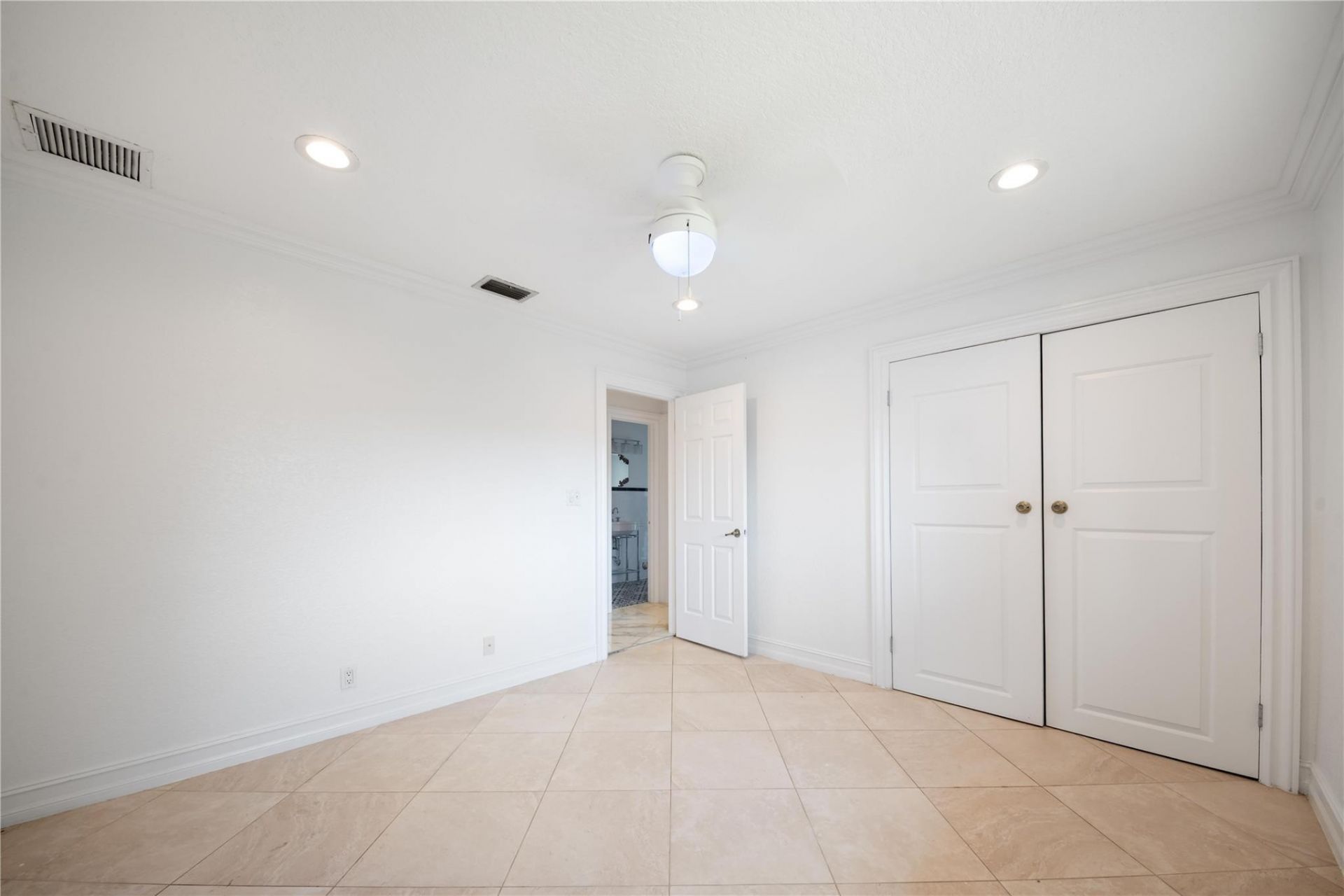 16770 Lakeview Court, Weston, FL 33326 Photo