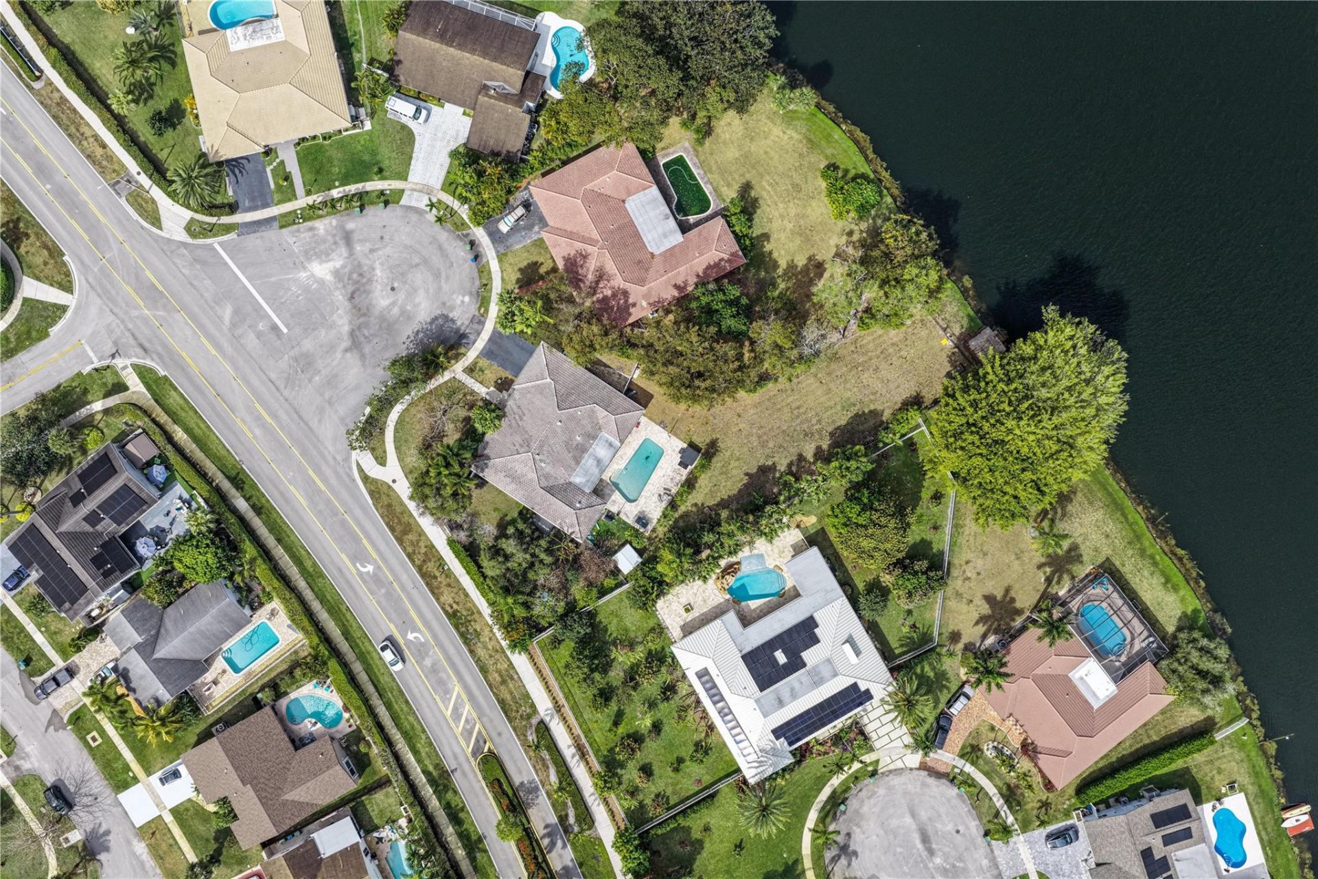 16770 Lakeview Court, Weston, FL 33326 Photo