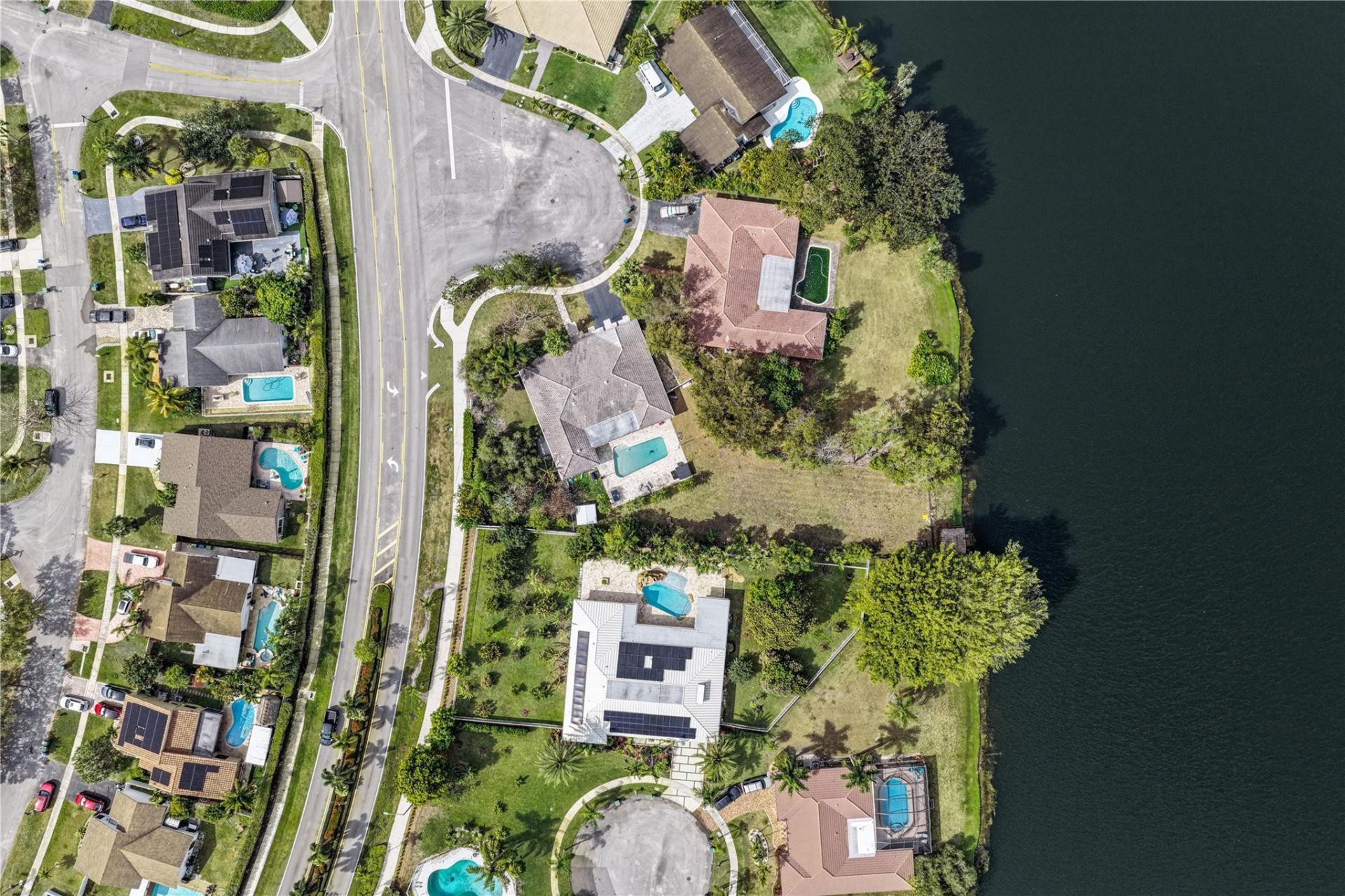 16770 Lakeview Court, Weston, FL 33326 Photo