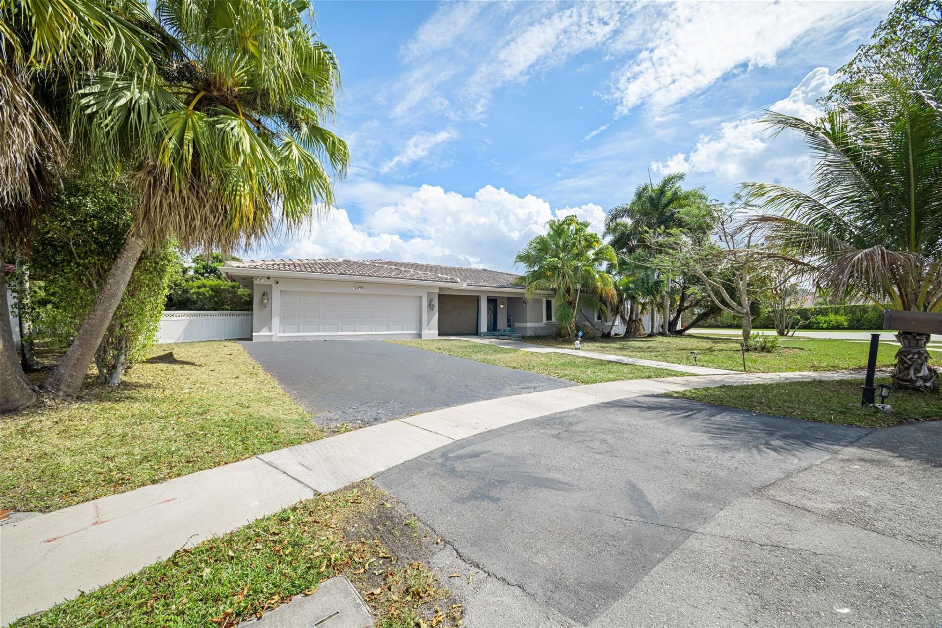 16770 Lakeview Court, Weston, FL 33326 Photo