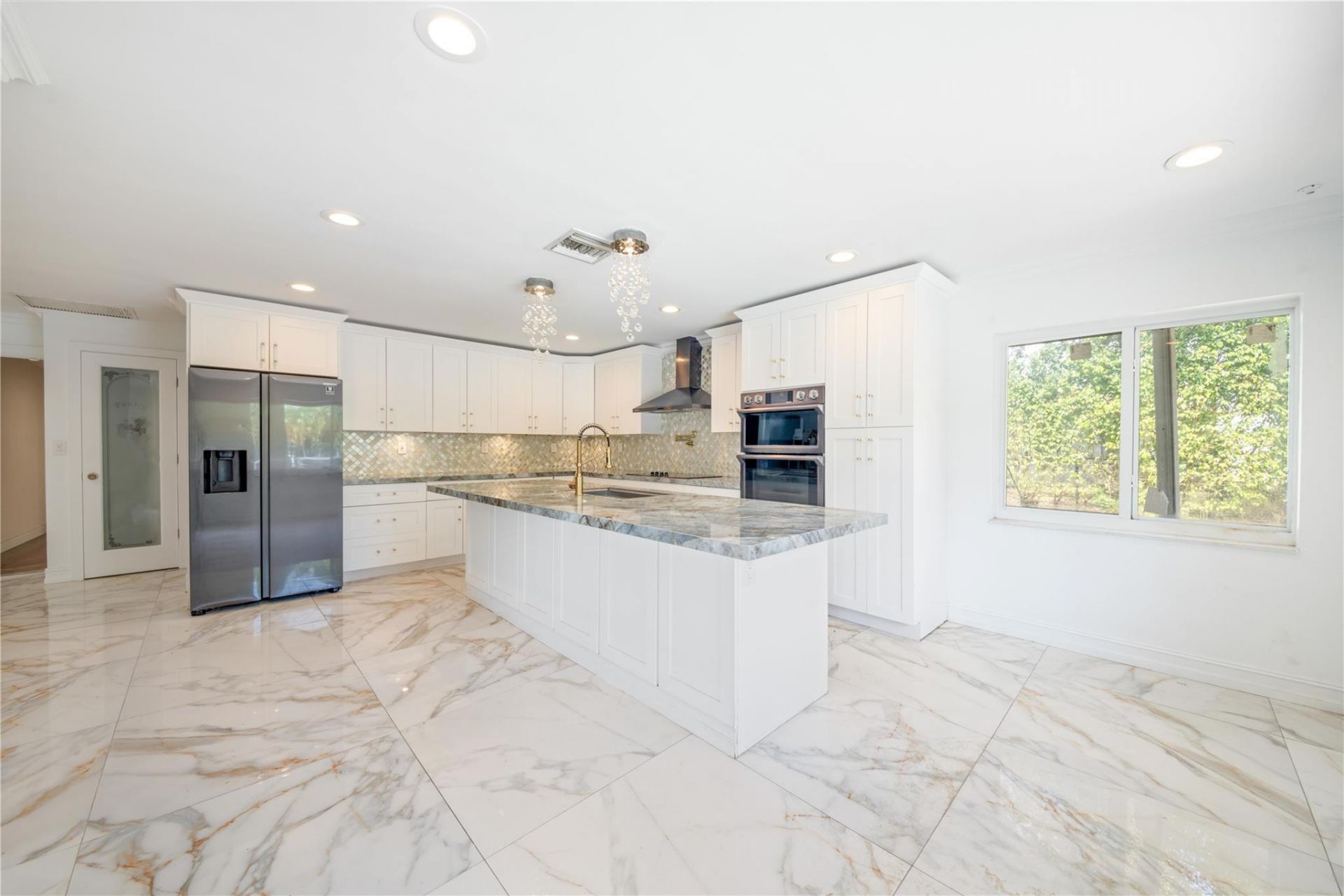 16770 Lakeview Court, Weston, FL 33326 Photo