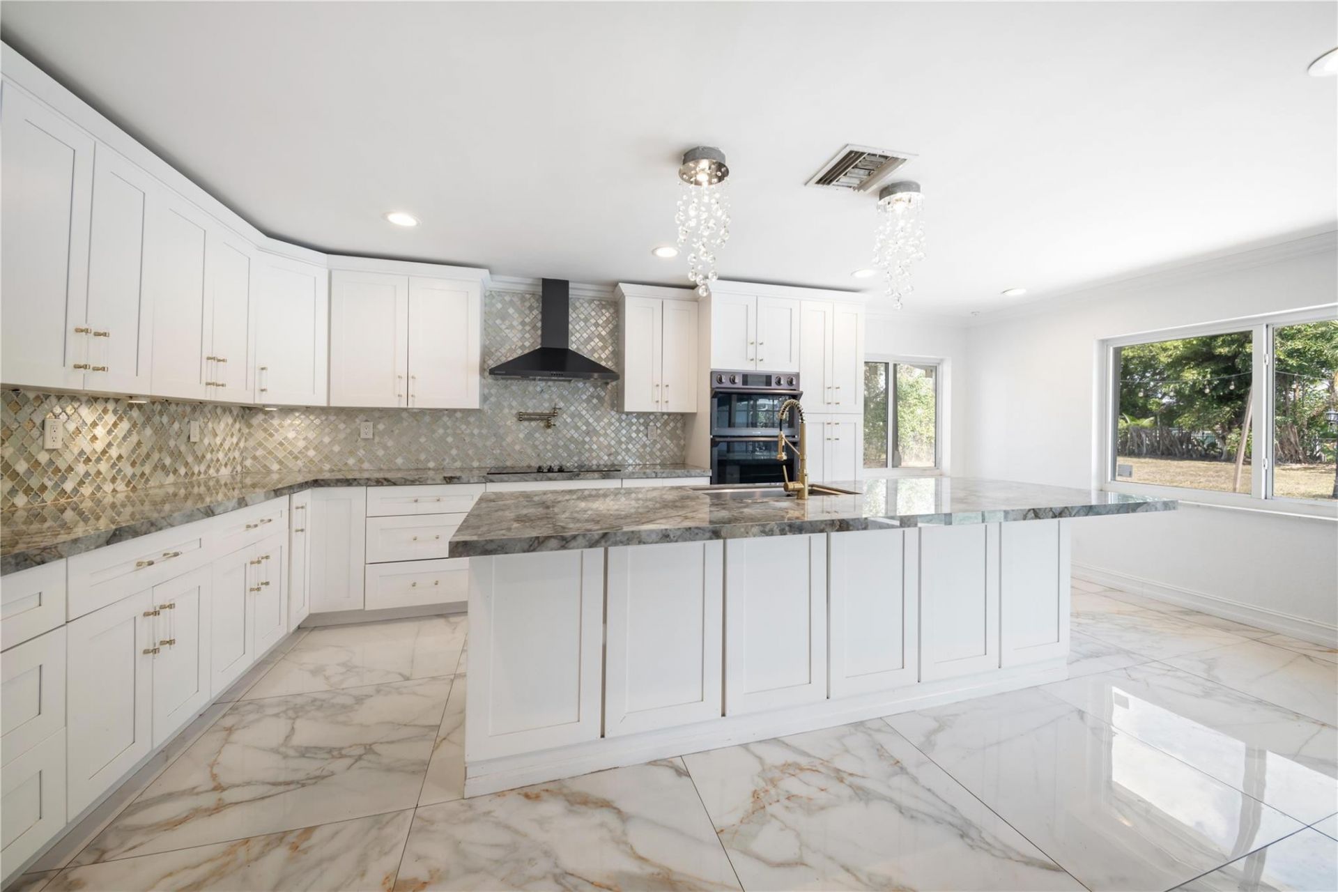 16770 Lakeview Court, Weston, FL 33326 Photo