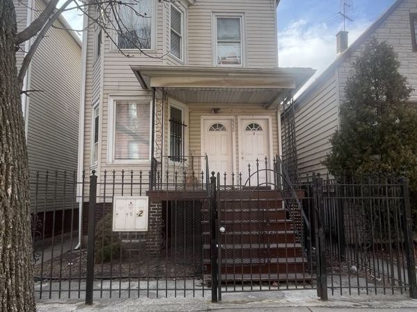 8220 S South Shore Drive, Chicago, IL 60617